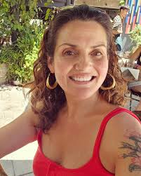 Aquí una veranista verdadera disfrutando del calor y de andar toda sopeá  porque obvio que es mucho más rico que andar muerta de frío, vengan de a  uno🤣🤣