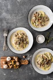 Ravioli Mit Leberwurstfullung Und Pilzrahmsauce Rezept Ravioli Lebensmittel Essen Wurstchen