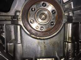 Замена сальника коленвала, если он высококачественный, потребуется через 100 000 км. Kak Opredelit Tech Salnika Kolenvala