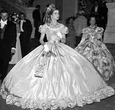 Pin Von Jennifer Hammons Auf Les Princesses De Monaco Schone Kleider Grace Kelly Grace Kelly Hochzeit