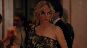 Debbie ocean (sandra bullock) recruits a crew of specialists to plan and execute a heist in new york. Ocean S 8 Trailers And Clips Metacritic