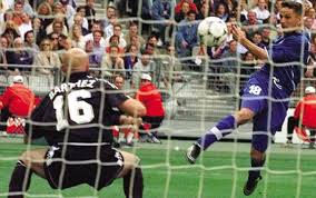 Il calciatore umbro, interpretato da gioele dix, racconta come ha preso la mancata convocazione in nazionale. Accadde Oggi Francia 98 Quasi Gol Di Baggio Cosa Sarebbe Successo Sky Sport