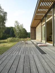 Terrasse Terrace Von Sommerhaus Piu Yes We Wood Skandinavisch Holz Holznachbildung In 2020 Sommerhaus Moderne Fertighauser Und Moderne Pergola