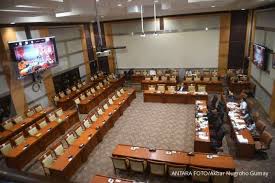 • • • dewan rakyat merupakan merupakan sebuah majlis bagi wakilwakil rakyat untuk menyuarakan dan membela nasib rakyat rakyat di kawasan kawasan yang mempunyai mempunyai kuasa yang lebih besar daripada dewan negara. Kenali Ini Tugas Dan Wewenang Dewan Perwakilan Rakyat