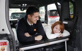 Cara nak sewa kereta pon senang je, walaupun staff tu tak reti cakap english. Sewa Kereta Untuk Tidur Trend Pelik Di Jepun Rileklah Com