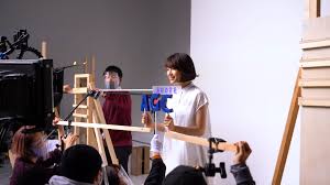 She played chihaya ayase in the competitive karuta film chihayafuru. åºƒç€¬ã™ãš ãƒªã‚ºãƒŸã‚«ãƒ«ã§å¯æ„›ã‚‰ã—ã„ãƒ€ãƒ³ã‚¹æŠ«éœ² Agc æ–°cmå…¬é–‹ Actress Press