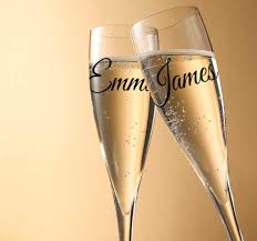 Publicamos ideas para decorar una boda con distintos estilos: Vinilo Decorativos Copas Con Nombre Tenvinilo