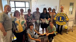 Photo à Agen 80 foulards de chimiothérapie faits main ont été distribués à ...