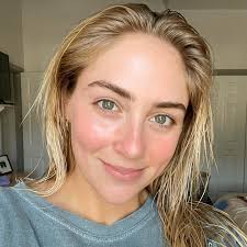 ad Just popping in to rave about my new favorite daily sunscreen!! 11/10  recommend if you want a ~glowy~ look (p.s. it smells like lemons and it's  amazing) #complimentary #AquaBombSPFSquad @Influenster @belifusa