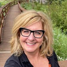 Loren Dickey's Instagram, Twitter & Facebook