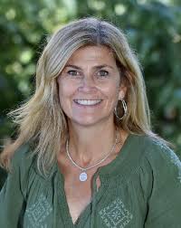 Schieffelin inspires graduates to find their guides, be the guide for others