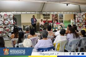 45 graduados recibieron certificados al finalizar los talleres de belleza y  manualidades.