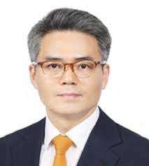 죽기 싫어서 한 폭군의 비서관, 근데 역시 경력직 신입은 일처리가 다르지. W8bx29rzu5ytm
