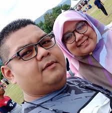 Fuh, selamba jer dia tarik lori balak. Sampai berasap, tak tahu lah itu  asap dari tayar atau dari tempat lain. Harap gearbox tak kong la tu.  #mekanikamalaysia,