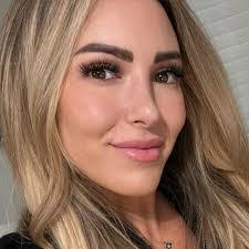 Ashley Duchesne's Instagram, Twitter & Facebook