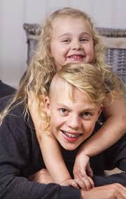 Begge søsknene er født på julaften