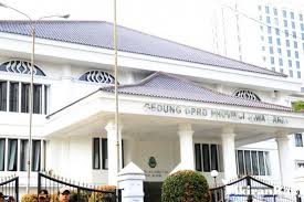 / kantor dprd provinsi papua barat dibakar massa yang menggelar aksi di manokwari. 10 Karyawan Gedung Dprd Jabar Terpapar Covid 19 Pelayanan Diperketat Pikiran Rakyat Com
