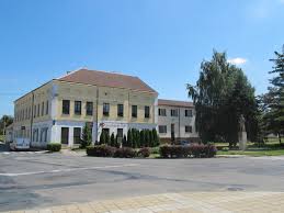 Když se bavíme o otevřených sklepech, nemusí se jednat o jarní či letní akci. Moravska Nova Ves Wikipedie