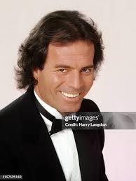 6,250 Julio Iglesias Photos & High Res Pictures