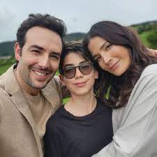 Sebastián Martínez puso a Kathy Saenz a trabajar en el campo y hasta la  supervisó, ¿lo hizo bien? - Semana