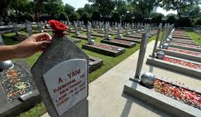 Aplikasi ini berisi lagu nasional indonesia gugur bunga lagu wajib nasional untuk selalu membangkitkan semangat juang patriotisme kepada jiwa sanubari kita. Gugur Bunga Kompasiana Com