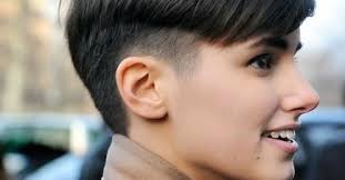 Arti mimpi rambut dipotong sendiri bisa jadi merupakan pertanda kalau kamu sedang berusaha menghadapi sesuatu. 7 Tips Untuk Memilih Potongan Rambut Yang Sesuai Dengan Bentuk Wajah Baturaja Radio Etnikom Network