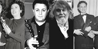 She started her stage career in greece in 1928 and was one of the founding members of the national theatre of greece in 1932. Apo Thn Katina Pa3inoy Ston Giwrgo Lan8imo Oloi Oi Ellhnes Twn Oskar In Gr