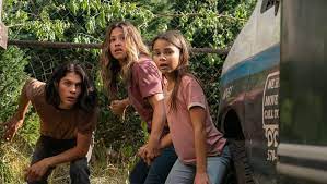 After a devastating global event wipes out all electronics and eliminated people's ability to sleep, a former soldier may have found a solution with her daughter. Awake 2021 Film Trailer Kritik