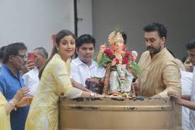 Ganesh Chaturthi 2020 Shilpa Shetty Kundra Dances With Son Viaan And Husband Raj Kundra During Ganpati Visarjan See Pics @acharya1ganesh #shakshamsharma @drumssivamani @remodsouza #kamalkishormishra @_vidhiacharya_ @oneentfilmprod. ganesh chaturthi 2020 shilpa shetty