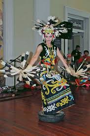Respond drpd seorang pelancong semenanjung malaysia, rambang mata. 57 Borneo People Dayaks Kalimantan Sarawak Is Malaysia Ideas In 2021 Borneo Sarawak Traditional Outfits