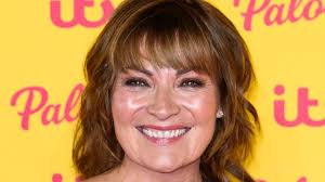 Lorraine Kelly's fans in awe of her patterned dress