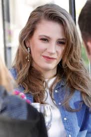 It is an adaptation of the american tv series the o.c., created by josh schwartz. Medcezir Serenay Sarikaya Picture 31087490 454 X 681 Fanpix Net