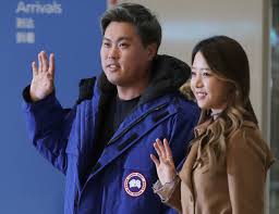 2위 순위 류현진 연봉 누적 1억 3,390만 달러이구요. ë¥˜í˜„ì§„ ì—°ë´‰ 4ë¶„ì˜ 3ì´ ë‚ ì•„ê°„ë‹¤