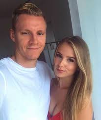 حارس منتخب المانيا وباير لفركوزن لينو هو وزوجته تم استبعاده من التشكيلة  النهائية لكأس العالم💔