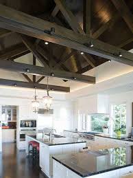 Poutres Apparentes 5 Idees Pour Bien Les Mettre En Valeur En 2020 Deco Maison Poutre Plafonds Maison