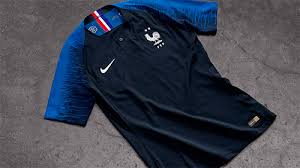 Doté de son écusson en coq de l'équipe france, et de détails caractéristiques, ce maillot replica rend fièrement hommage à notre pays. Le Maillot De La France Avec 2 Etoiles Deja En Vente Foot Inside