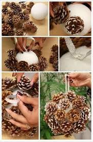 La Pomme De Pin Est Un Veritable Tresor Pour La Decoration Des Mariages D Hiver A Petit Budget En Cen Handmade Christmas Crafts Christmas Crafts Christmas Diy