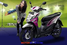 Kombinasi warna hitam yang dipertahankan juga menampilkan gaya maco dan berkelas. Warna Honda Beat Pop Esp 2015 Warna Orange Pink Ungu Merah Kuning Hijau Dan Biru Kaya Pelangi Aja Nih Motorblitz