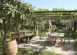 Hölzer wie brasilianische kirsche, zeder, mahagoni und teakholz, um nur einige zu nennen, sind attraktiv mit ihrem natürlichen. Sitzplatz Anlegen Und Gestalten Garten Und Terrasse Praktische Tipps