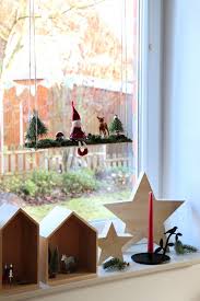 Diy Wichtelschaukel Als Weihnachtliche Fensterdeko In 2020 Mit Bildern Fensterdeko Weihnachten Basteln Fensterdeko Weihnachten Weihnacht Fenster