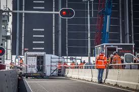 Jul 01, 2021 · om schade aan het wegdek te voorkomen gaat de maximumsnelheid op de haringvlietbrug, tussen rotterdam en antwerpen, over drie weken terug naar 50 kilometer per uur tot 2023. Ophef Over Jarenlange Afsluiting Rijbanen Haringvlietbrug Het Is Dramatisch Auto Ad Nl