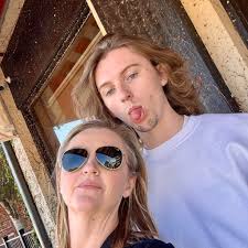 Jennifer Ogle (@jmullinax2) • Facebook