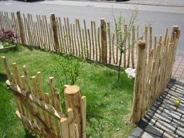 Staketenzaun Hoppegarten Kastanienzaun Rollzaun Aus Franzosischem Edelkastanienholz Gespalten Geschalt Oben Schrag Gesagt Garten Vorgarten Gartenturen