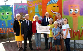 Banken und sparkassen in landshut. Vr Bank Landshut Freut Sich Uber Oma Aliens Und Superhelden Montessori Schule Geisenhausen