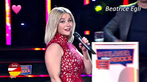 So hat beatrice egli gerade via facebook verraten, dass sie auch in diesem jahr für den swiss music award nominiert ist. Beatrice Egli Bunt Schlager Oder N Xxxnur 2021 Youtube