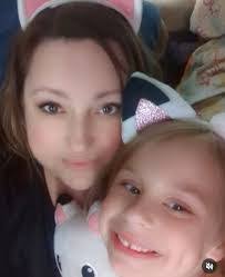 Courtney Custer's Instagram, Twitter & Facebook