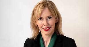 Larissa Howard's Instagram, Twitter & Facebook