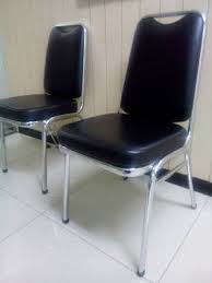 Futura folding chair konstruksi kursi dirancang dengan memperhatikan kekuatan dan ke stabilan sehingga menjamin kenyamanan pada saat duduk. Jual Kursi Susun Futura 405 Kulit Oscar Gojek Oskar Di Lapak Now Furniture Bukalapak
