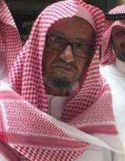 وكان لوالده الفضل الكبير في صقل شخصيته، ونهل منه المعارف والعلوم النافعة. Amo23m0sjf 0zm