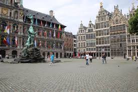5.000 mitarbeiter des diamantenviertels aus antwerpen sind heute im rahmen einer großübung evakuiert. Antwerpen Cadzand Bad
